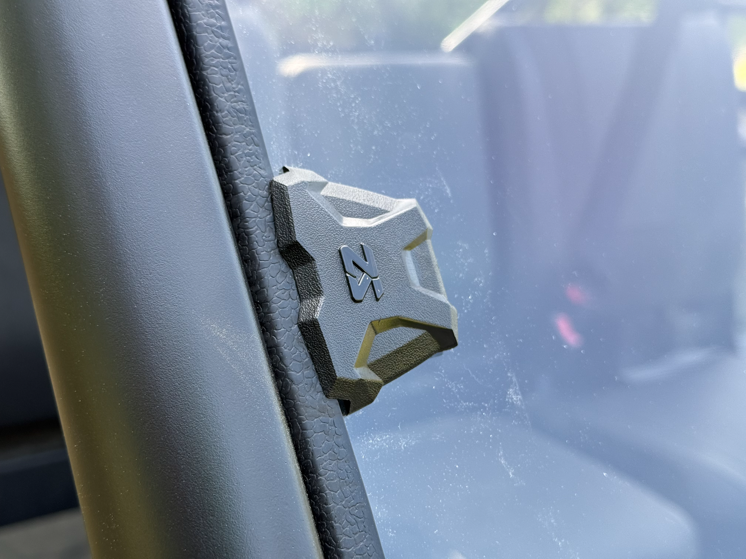 SEIZMIK VERSA VENTED WINDSHIELD UV RESISTANT Versa Vent Windshield - 50-55329KIT